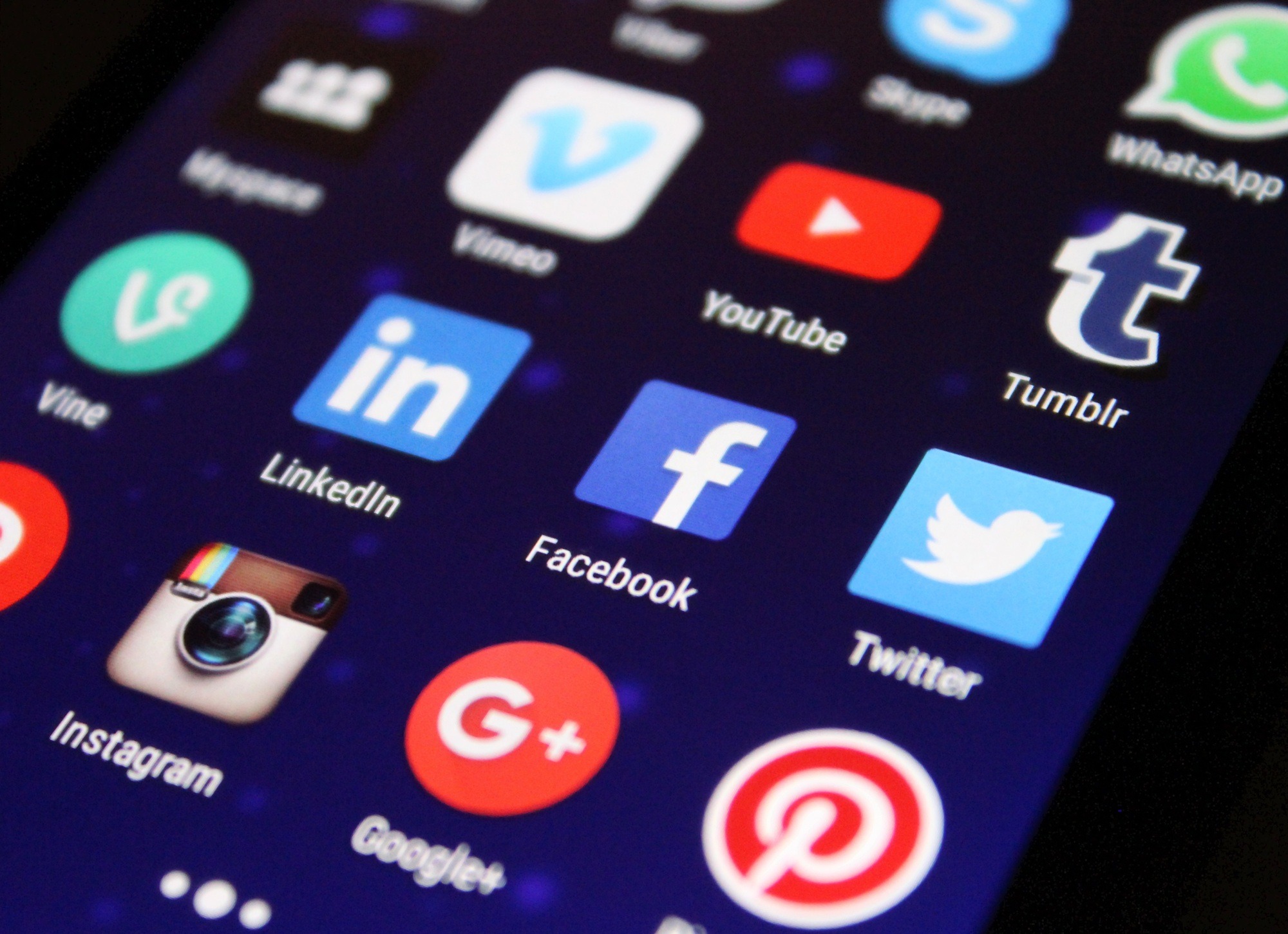 media-social-media-apps-social 4 Effective Ways to Use Social Media to Find Restaurant Employees