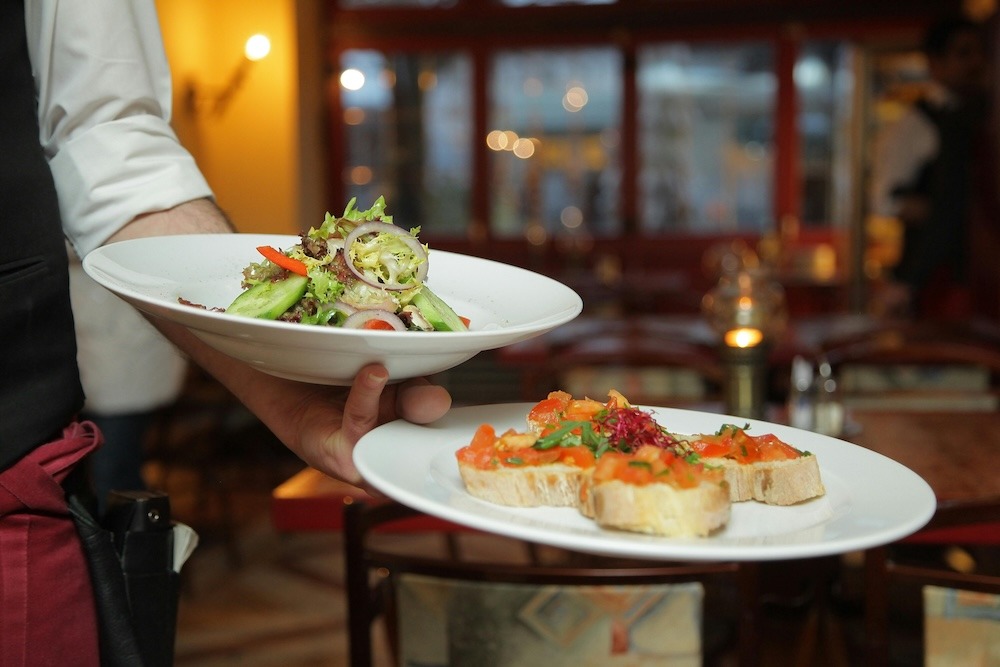 How to Turn Happy Restaurant Customers Into Your Best Advertisers